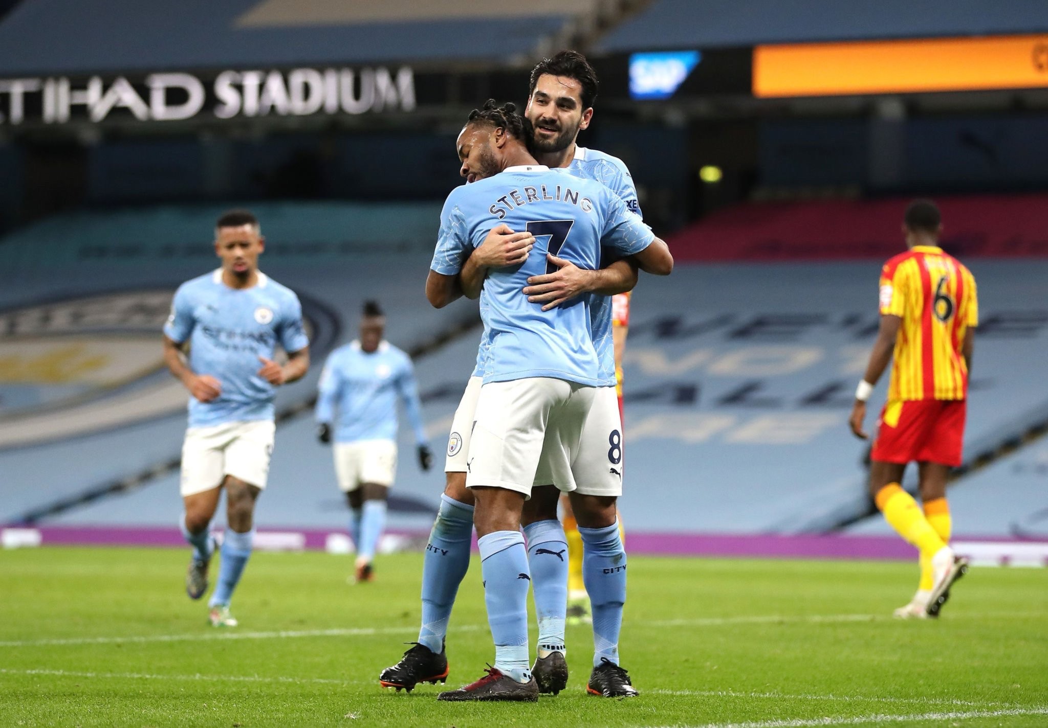 练此前曾执 练此前曾执